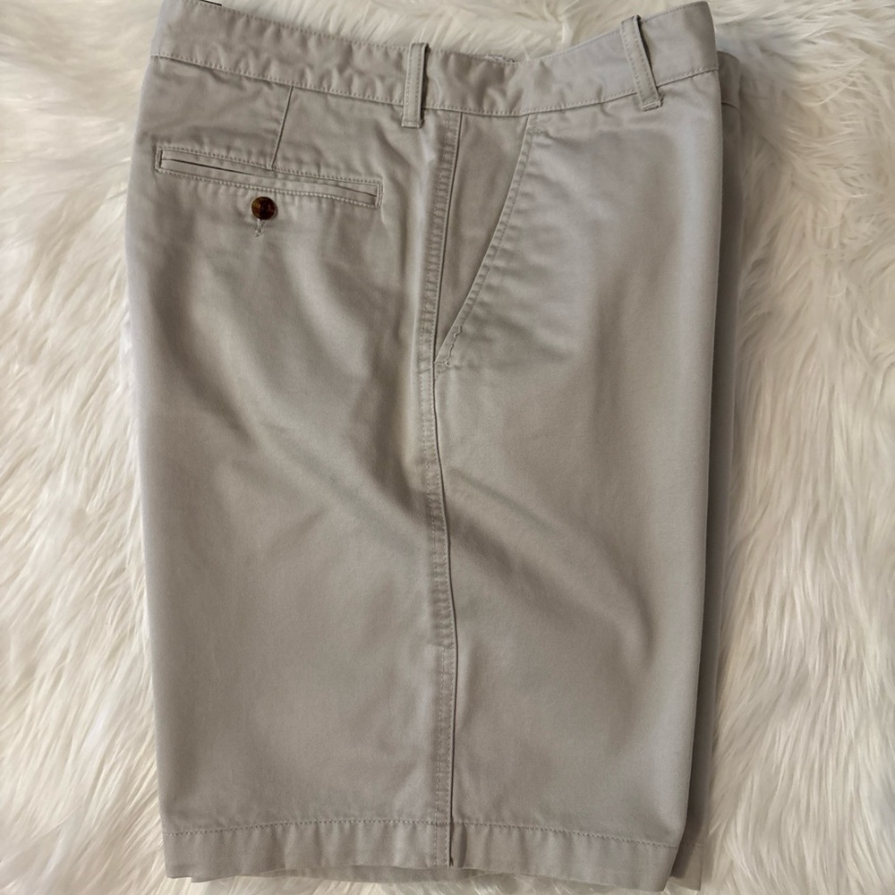 Gap Flat Front Men Shorts In Size W36 Light Color Khaki 100% Cotton